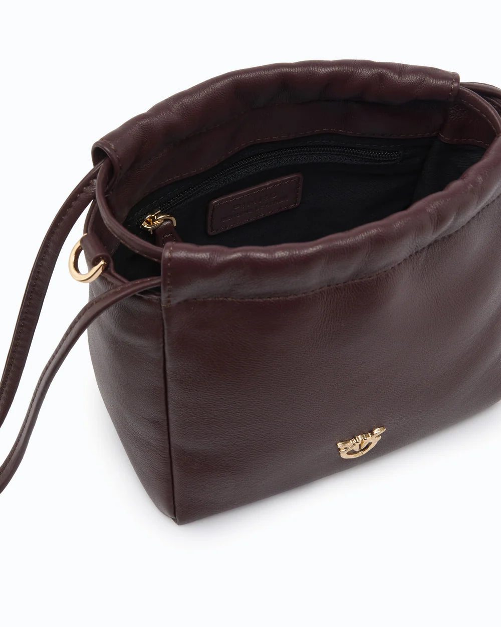 Burgundy bucket bag with chain and fur straps