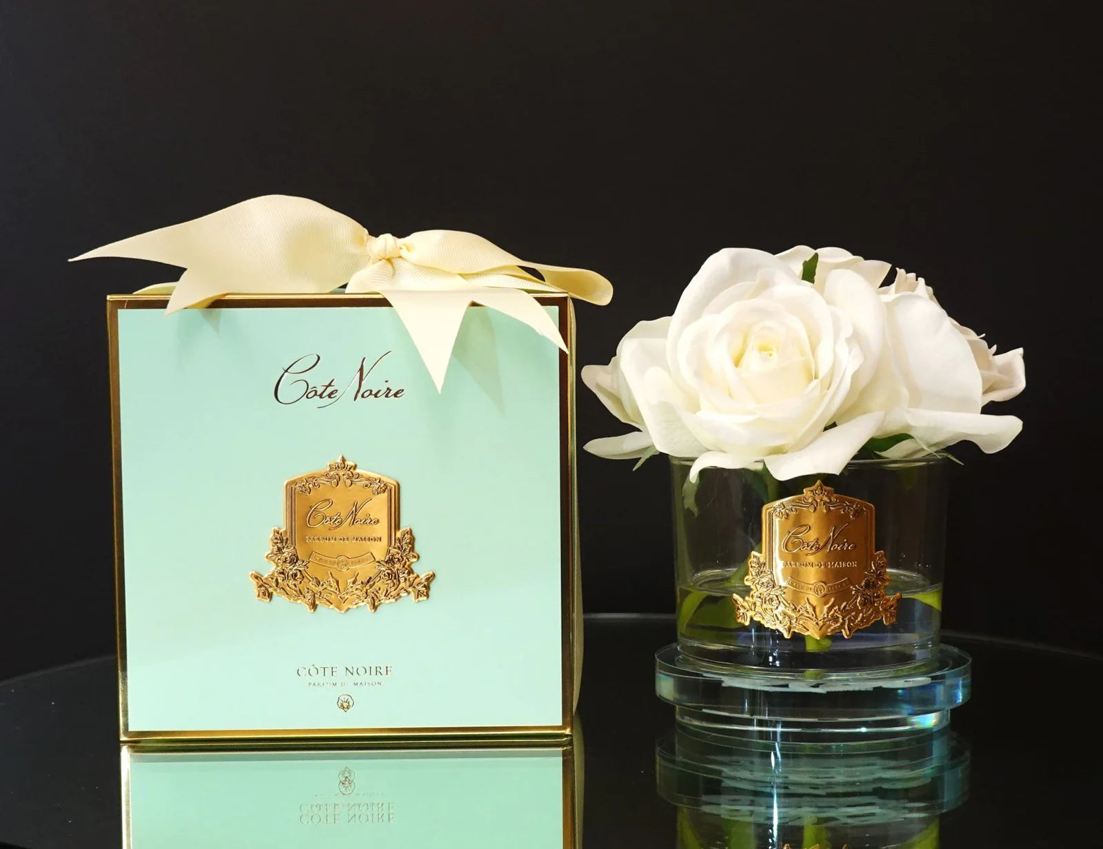 White roses diffuser in a Tiffany color box