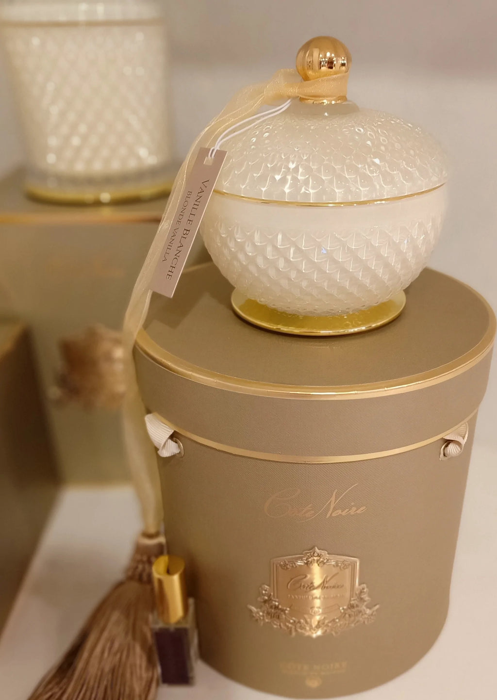Cream round art deco candle