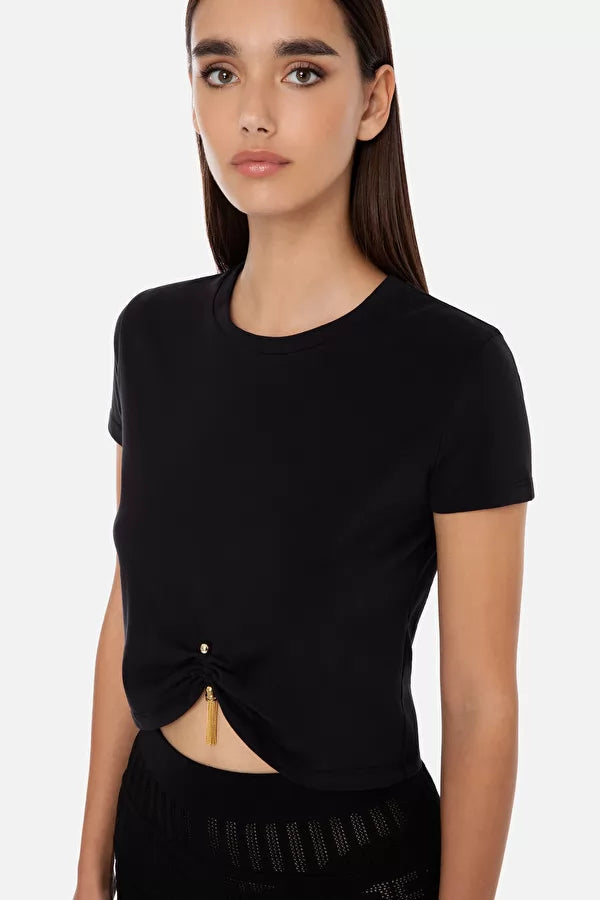 Black cropped t-shirt