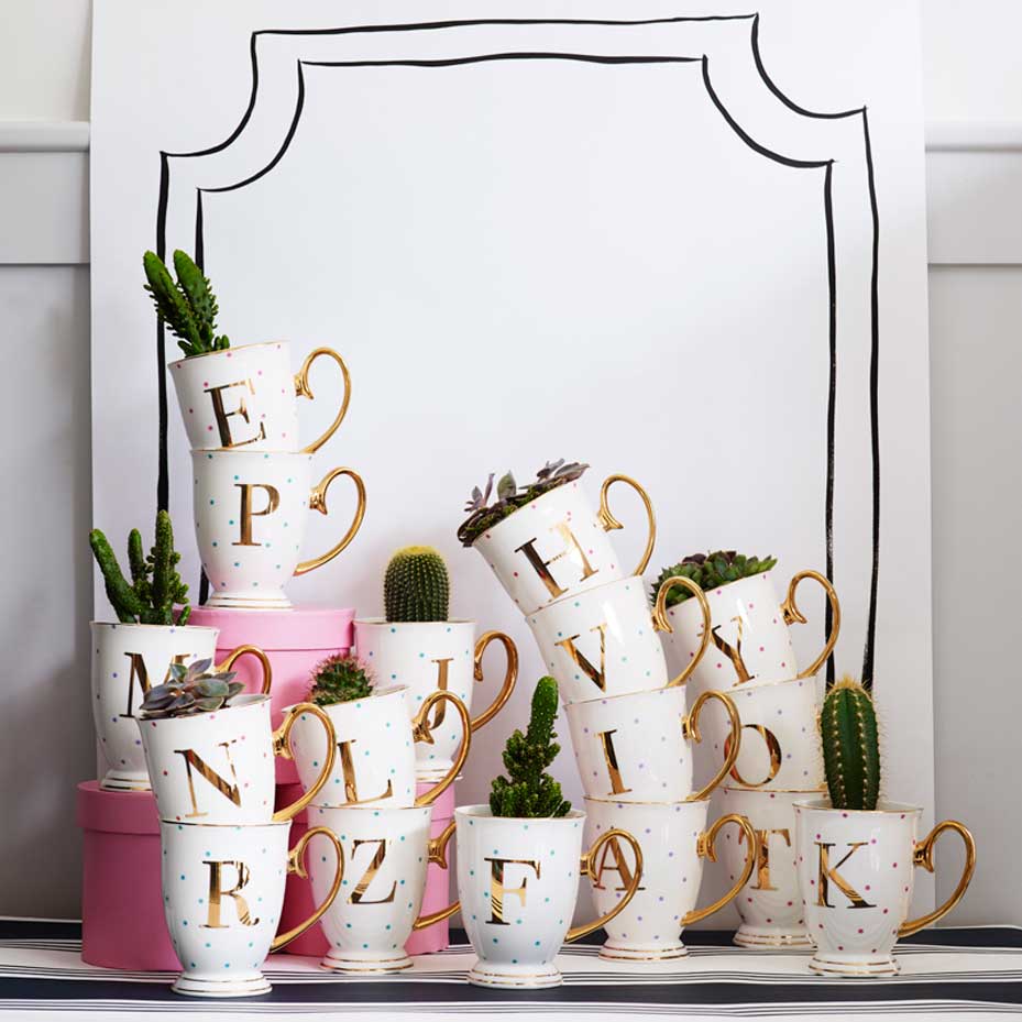 Bloomsbury Mug with gold monogram